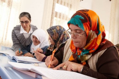Altındağ'da 7 bin kadın, okuma-yazmayı belediyenin kurslarında öğrendi