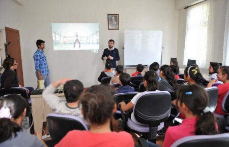 Altındağlı gençlere sosyal medya semineri