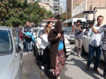 Altınlarını çalan hırsızlar, arkadaşı çıktı