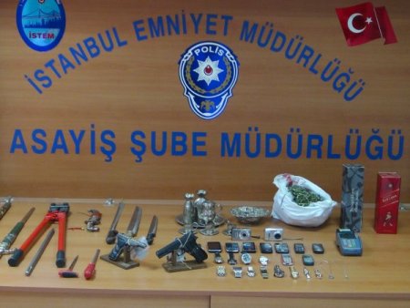 Altınlarını çalan hırsızlar, arkadaşı çıktı