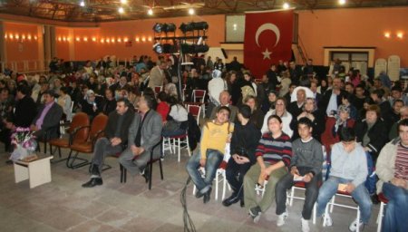 Altınova Atatürk Kültür Merkezi'nde 'Fedakârlık' Sahnelendi