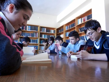 Altınyayla’da tablet ödüllü kitap okuma kampanyası