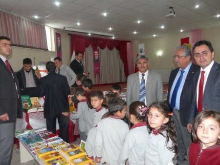 Altınyaylalı minikler bayram harçlıkları ile 3 bin adet kitap aldı