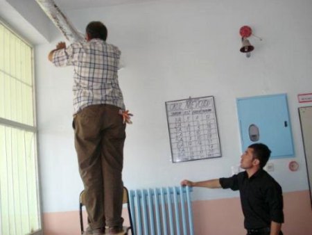 Altınyaylalı Öğretmenler Tatil Yapmak Yerine Okullarını Bakıma Aldı