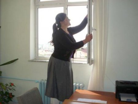 Altınyaylalı Öğretmenler Tatil Yapmak Yerine Okullarını Bakıma Aldı