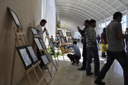 Alüminyum folyodan yaptıkları kabartma eserleri sergilediler