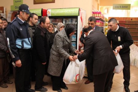 Amasya Belediyesi ve Hayatcan Derneği'nden kış paketi