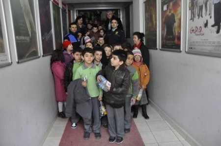 Amasya polisi 120 öğrenciyi sinema ile tanıştırdı