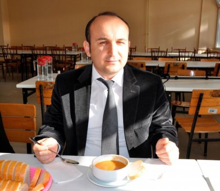 Amasya Üniversitesi 'öğrenciler derse aç geliyor' diye çorba dağıtmaya başladı