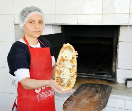 Amasya’nın tek kadın pide ustası görenleri şaşırtıyor