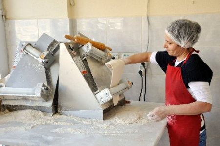 Amasya’nın tek kadın pide ustası görenleri şaşırtıyor