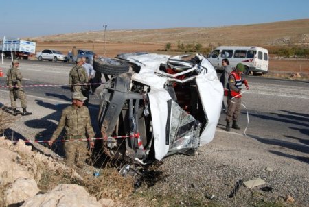 Amatör futbolcuları taşıyan minibüsün lastiği patladı: 1 ölü, 11 yaralı