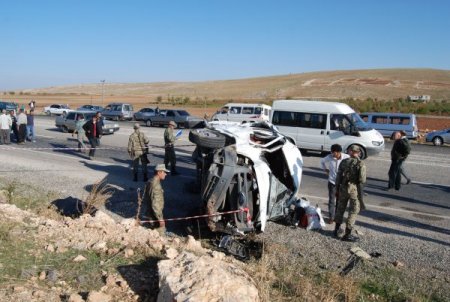 Amatör futbolcuları taşıyan minibüsün lastiği patladı: 1 ölü, 11 yaralı