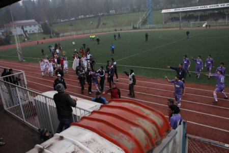 Amatör maçta çıkan olaylara polis biber gazıyla müdahale etti