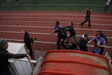 Amatör maçta çıkan olaylara polis biber gazıyla müdahale etti