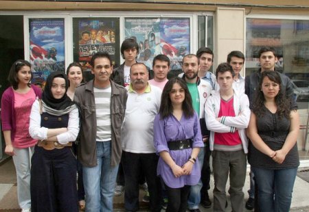 Amatör tiyatrocular 12 ay taksitle oyun sahneliyor