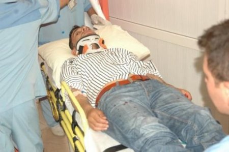 Ambulans, Otomobille Çarpıştı: 3 Yaralı