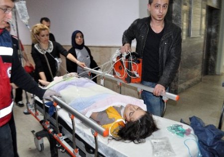 Ambulans kaza yaptı: 4 sağlık görevlisi yaralandı, hasta kurtarılamadı