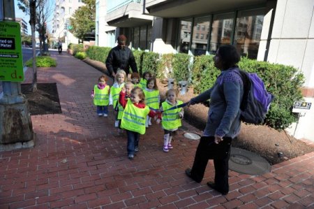 Amerika'da Anaokulu Öğrencileri ‘kelepçeyle’ Gezdiriliyor