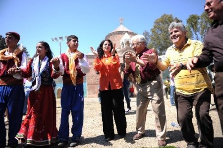 Amerikalı milletvekili 'Şemame' oynadı