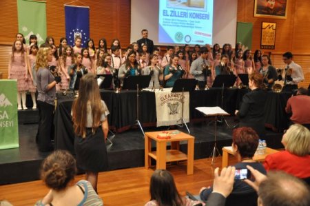 Amerikalı Öğrencilerin Zil Konseri Beğeni Kazandı