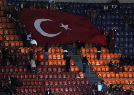 Amsterdam Arena'da Dev Türk Bayrağı