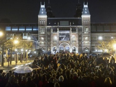 Amsterdam’da Rjksmuseum yeniden kapılarını açtı