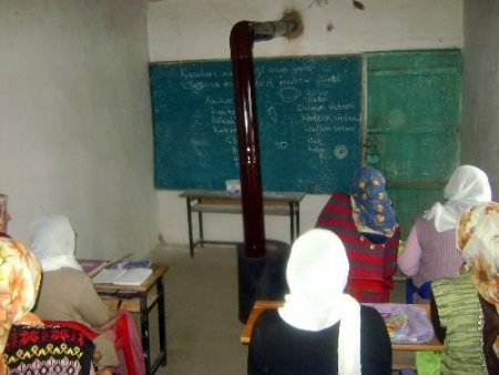 Ana, Kız Ve Kaynana Aynı Sınıfta Ders Görüyor