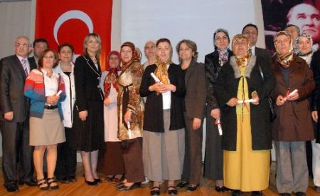 Ana Baba Dersanesi İlk Mezunlarını Verdi