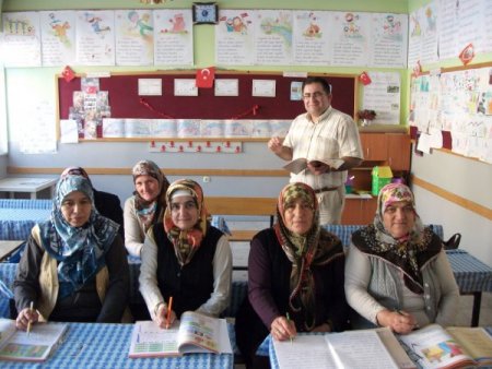 Ana Kız Okuldayız Kampanyasıyla Okuma Yazma Öğrendiler