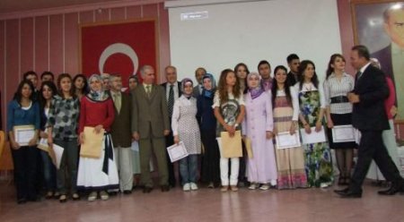 'ana Kız Okuldayız' Okuma-yazma Kursunu Tamamlayanlara Sertifika