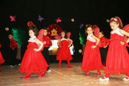 Ana Sınıfı Öğrencileri Gösterileriyle Öğretmen Ve Velilerini Eğlendirdi