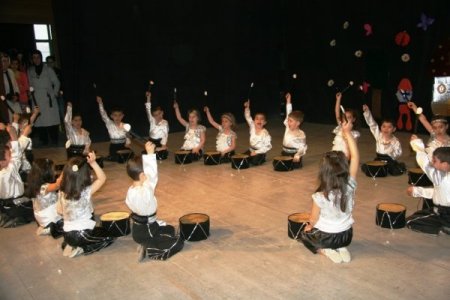 Ana Sınıfı Öğrencileri Gösterileriyle Öğretmen Ve Velilerini Eğlendirdi