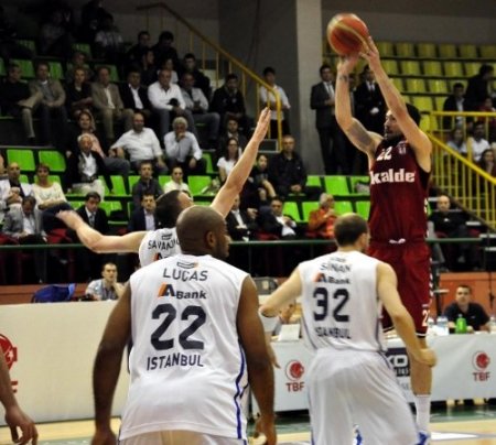 Anadolu Efes, Beşiktaş’ı farklı mağlup etti