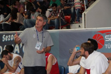 Anadolu Efes, Karşıyaka'yı farklı yendi
