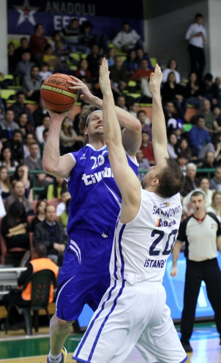 Anadolu Efes: 74 - Türk Telekom: 69