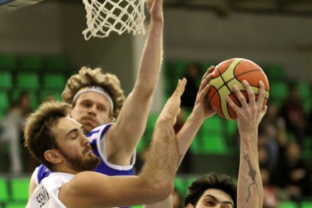 Anadolu Efes: 74 - Türk Telekom: 69