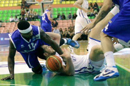 Anadolu Efes: 74 - Türk Telekom: 69