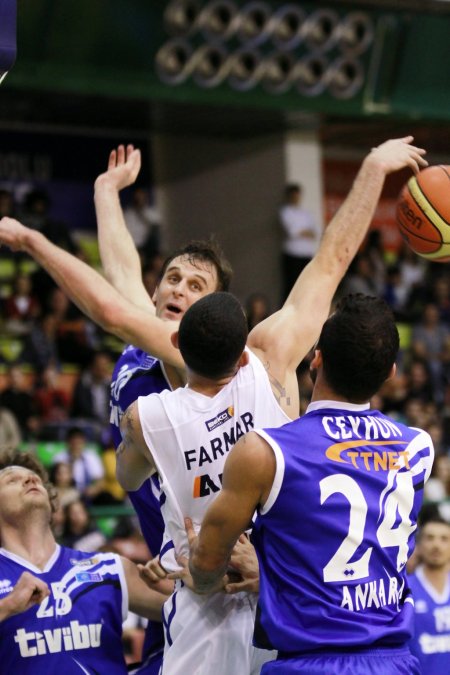 Anadolu Efes: 74 - Türk Telekom: 69
