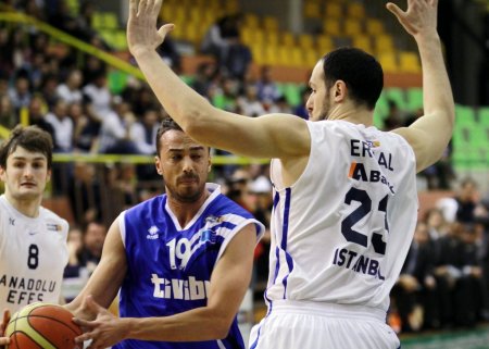 Anadolu Efes: 74 - Türk Telekom: 69