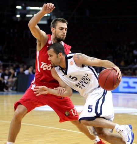 Anadolu Efes: 98 - Olympiacos: 72