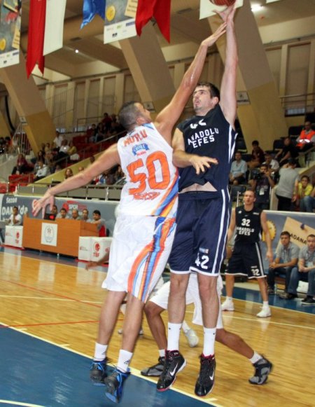 Anadolu Efes finalleri garantiledi