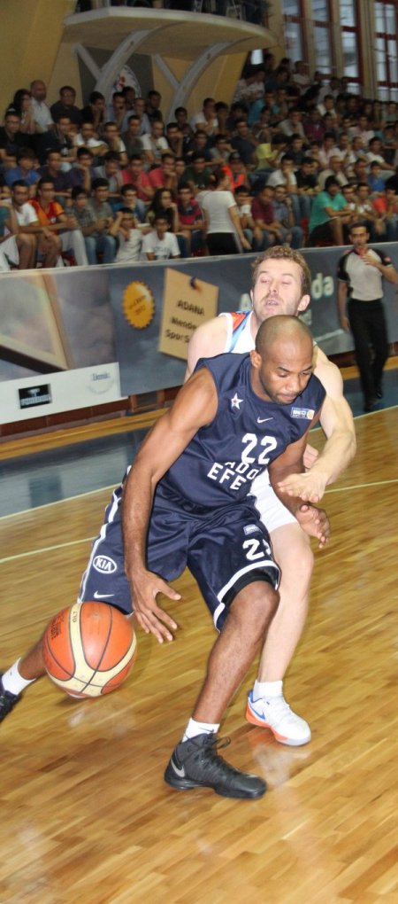 Anadolu Efes finalleri garantiledi