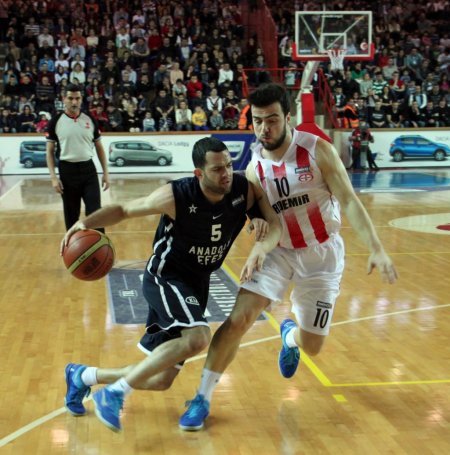 Anadolu Efes rahat kazandı: 46-78