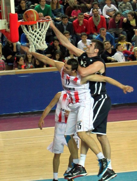 Anadolu Efes rahat kazandı: 46-78
