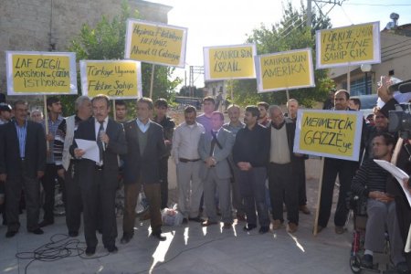 Anadolu Gençlik Derneği üyeleri, İsrail'in Gazze saldırısını kınadı