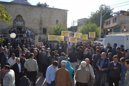 Anadolu Gençlik Derneği üyeleri, İsrail'in Gazze saldırısını kınadı