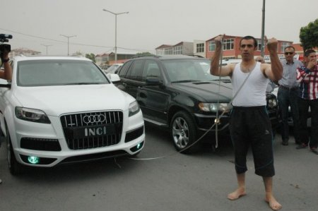 Anadolu Herkülü, 2 aracı serçe parmağı ile çekti