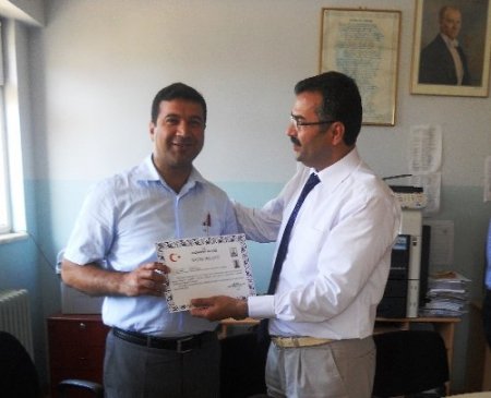 Anadolu İmam Hatip’e validen başarı belgesi