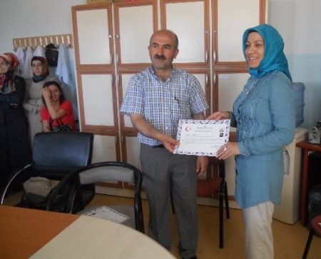 Anadolu İmam Hatip’e validen başarı belgesi